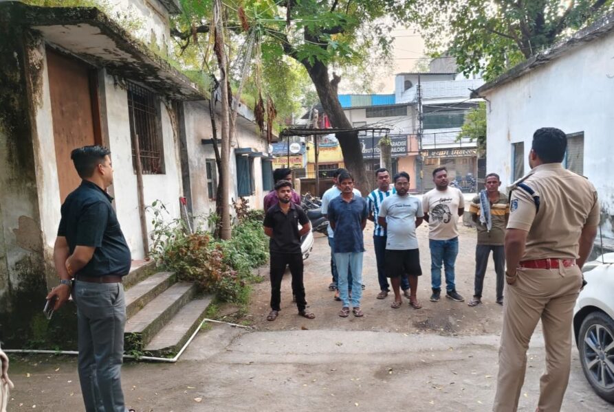 रायगढ़ पुलिस द्वारा निगरानी बदमाशों की हाजिरी